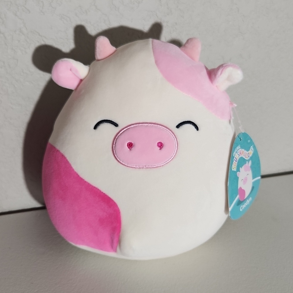 Caedyn Cow squishmallows NWT Valentines day pink white 8 inch